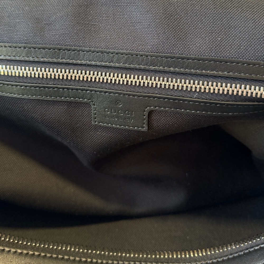 Gucci - GG Emblem Large Duffle Bag - Picture 6 of 16